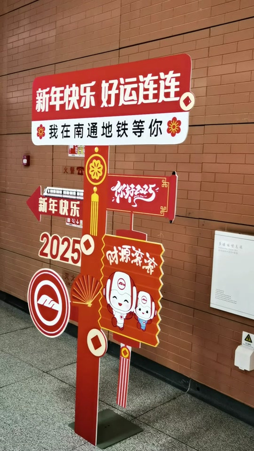2025澳门开奖结果查询和公交站椅子仅手机高与公交站台椅子