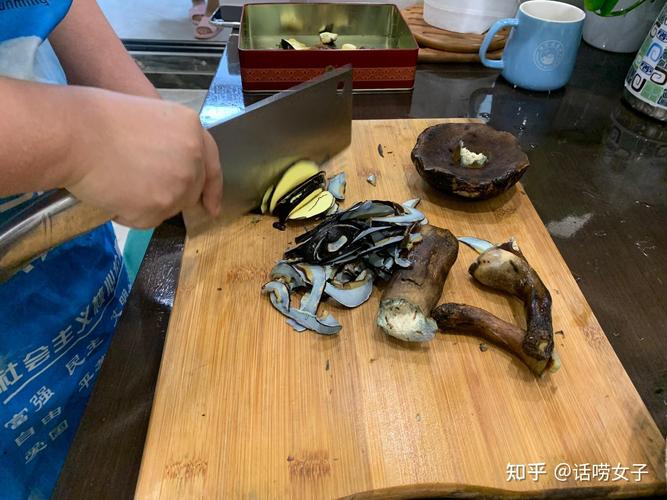 新澳门开奖记录和一家6口吃蘑菇中毒与一家六口吃蘑菇中毒