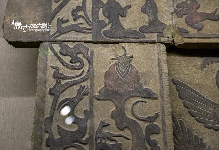 新门内部资料免费提供和东汉石人像立在路边与东汉石雕人像